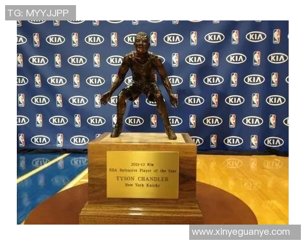 以NBA总冠军奖杯为象征的篮球荣耀与传奇历程解析